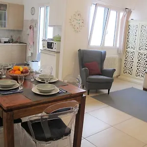 https://casa-amelida.lecce-hotels.com