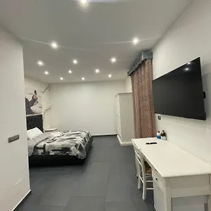 https://li-cumpari-salentini.lecce-hotels.com