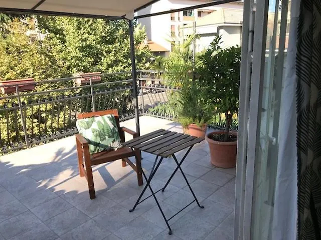 Appartamento Con Terrazza E Posto Auto Libri E Giardini Pero 0*,  Italie