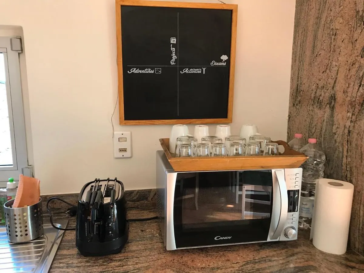 Hébergement de vacances Appartamento Con Terrazza E Posto Auto Libri E Giardini Pero Italie